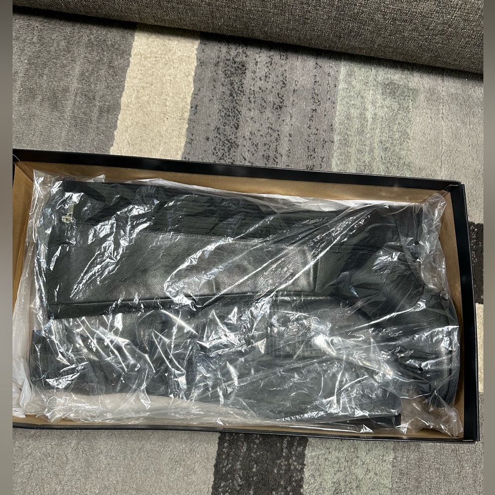 Kenneth Cole Black Levon Leather and Rib Knit Knee High Boot. Size 9 - Picture 4 of 7